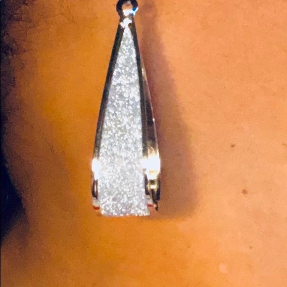 Donna’s Dangle ribbon earrings - Picture 2 of 4